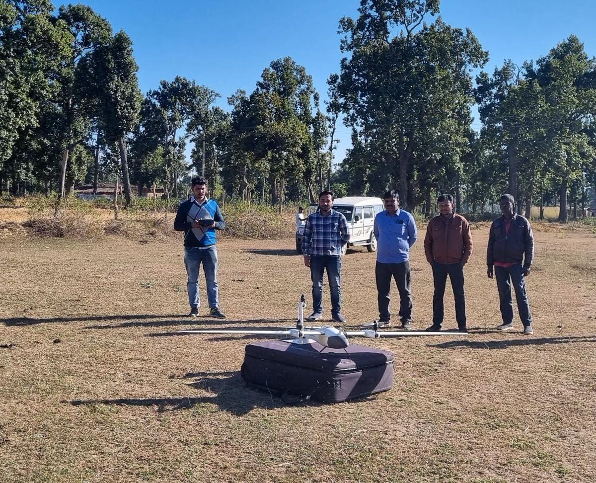 mopr_goi's tweet photo. Under the #SVAMITVA_Scheme, #DroneFlying has been initiated in the #Koriya District of #Chhattisgarh State.
The #HighResolutions Maps prepared under #SVAMITVA Scheme will enable #Panchayats to plan development interventions accurately.
#स्वामित्व_योजना
#MeriSampattiMeraHaq https://t.co/NEuOnak2DN
