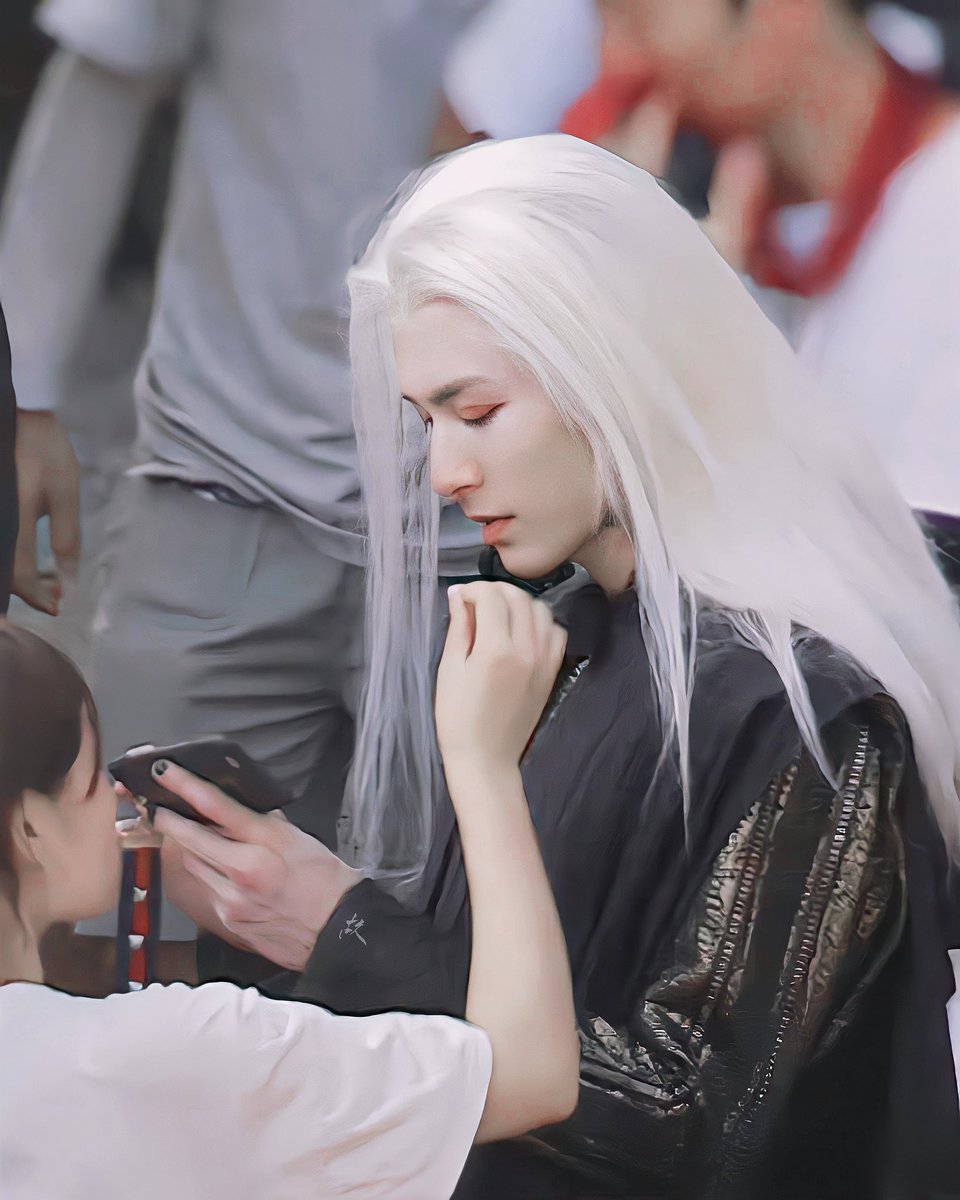 ZhangZhehanFan's tweet photo. Long Feiye 🥰🥰🥰

#ZhangZhehan side profile is 🔥🔥🔥
#ZhangZhehan张哲瀚
#WordOfHonor
#TheRealZhangZheHan
#ZhangZhehanComeback
#จางเจ๋อฮั่น #TrươngTriếtHạn #장저한 #张哲瀚

https://t.co/QPcHzA8bgy

#チャン・ジャーハン https://t.co/iEieryzFG8