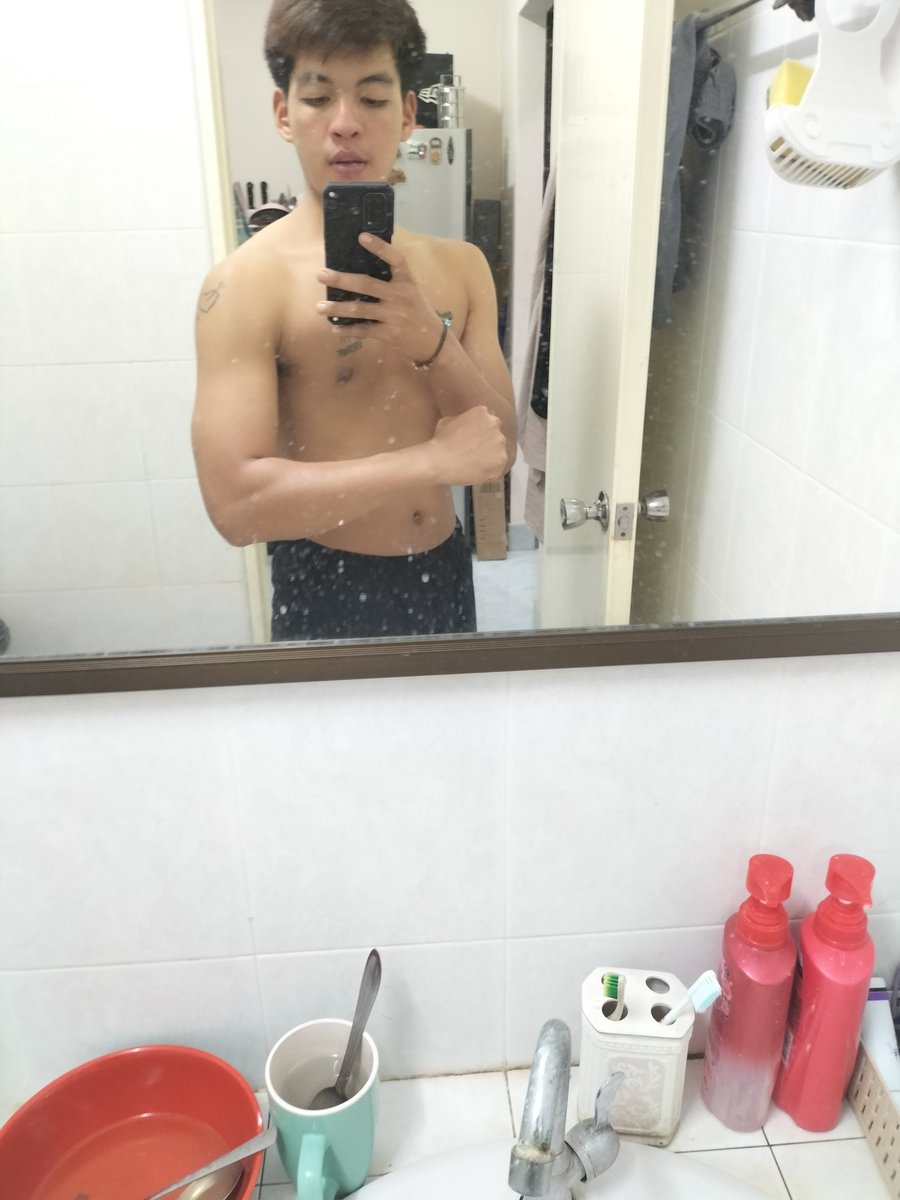 ChinwatSensing's tweet photo. ออกกำลังกายพึ่งเสร็จ มันก็จะตึงๆหน่อย💪 https://t.co/19yCfYE237