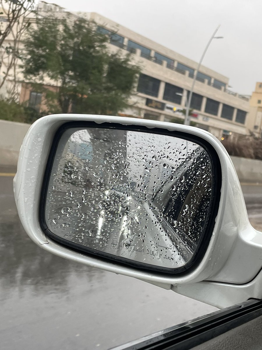 k_k0011's tweet photo. عم بتشتي عالرياض 🥺🌧️ #اجواء_الرياض https://t.co/G2aRow8hEX