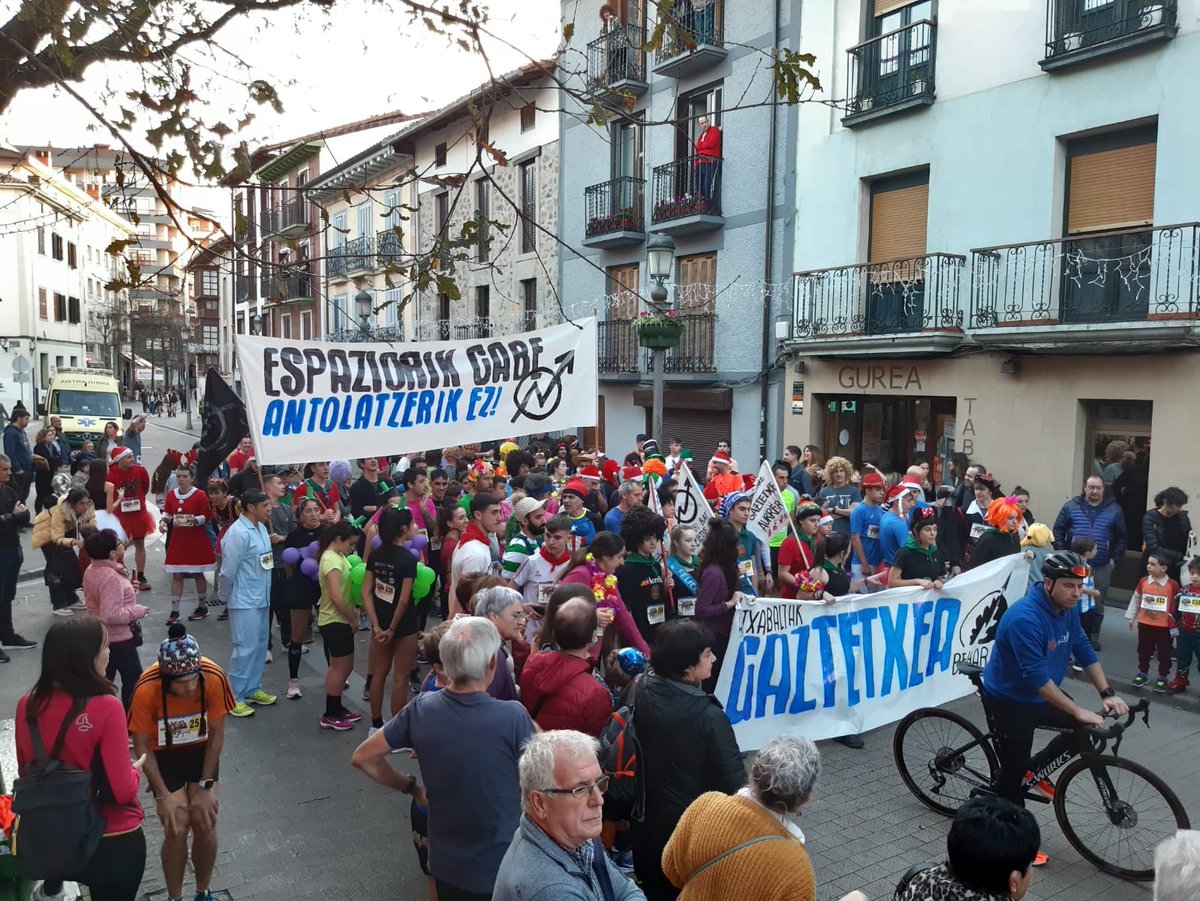 Gure asmuak zutik jarraitzen dau, eta horren alde antolatzen segiko dou.🛠️

Atxabaltak Gaztetxia biher dauelako, Atxabaltako gaztiok be Sansilbestren gaztetxeko aldarrikapenekin presente!✊💥

<a href="/atxgaztemugi/">Atxabaltako Gazte Mugimendua</a>