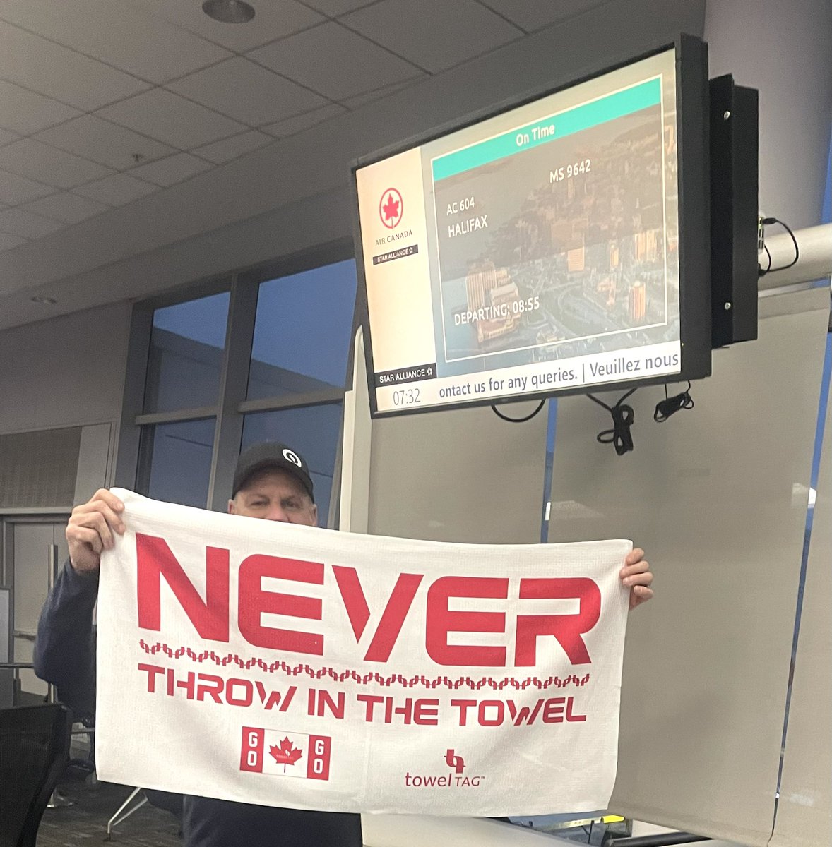 craig_holub's tweet photo. This is what Pearson Airport looks like at 0730, @toweltag we “Pack” ONLY our essentials. Never Throw In The Towel! #GoCanadaGo https://t.co/wCnKP9upzJ