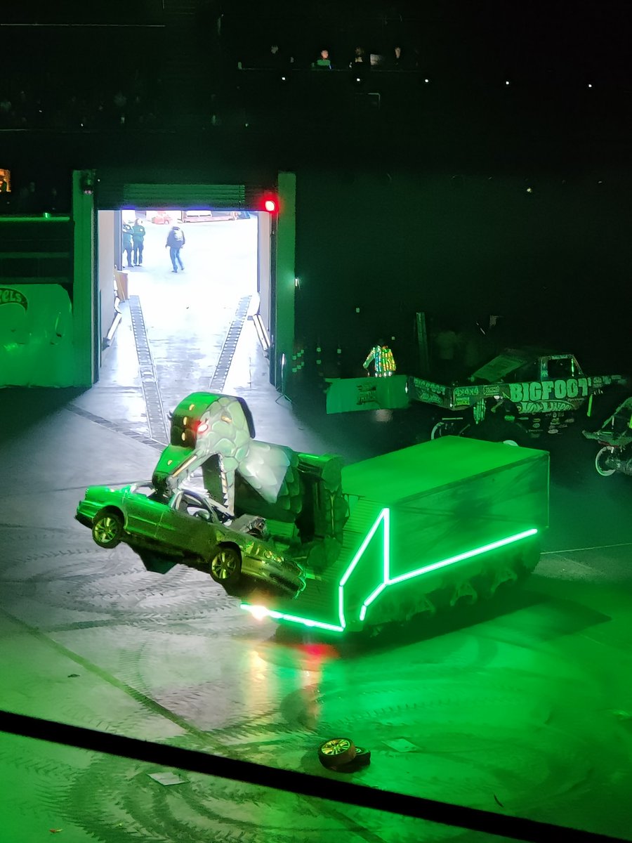LABMAC5's tweet photo. #hotwheelsmonstertruckslive 🦖 https://t.co/s3FtznfRsR