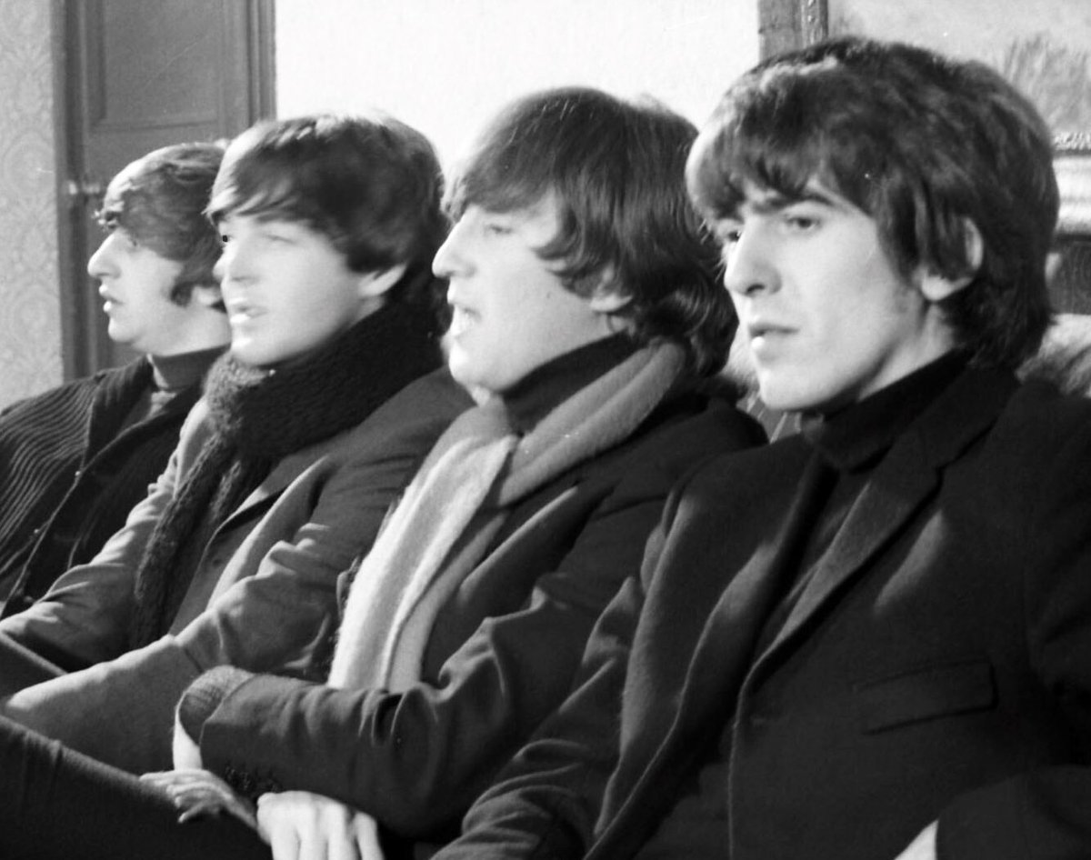 friseuringo's tweet image. The Beatles had been due to fly from London to Edinburgh on the morning of 2 January 1963. Due to bad weather, however, their flight was changed at the last minute and they landed in Aberdeen instead.
#2January ❄️ #Beatles - big freeze '63