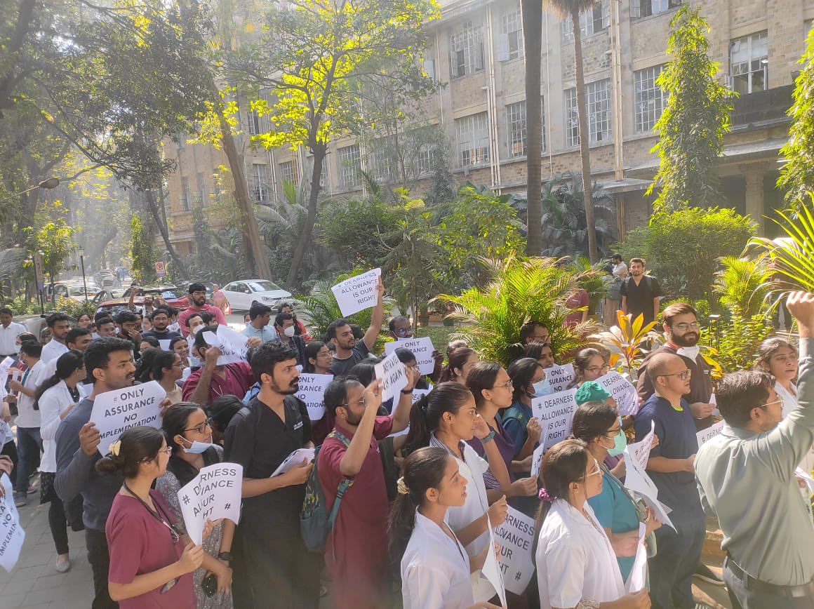 RajatChandak99's tweet photo. @CMOMaharashtra @PMOIndia @mieknathshinde @girishdmahajan @Dev_Fadnavis @mybmc @FordaIndia @imajdnnational @BmcMard @KemMARD @sionmard @NairMARD
#OnlyAssurancesNoImplementation
#DearnessAllowanceIsOurRight https://t.co/I8Ie3HDRUL