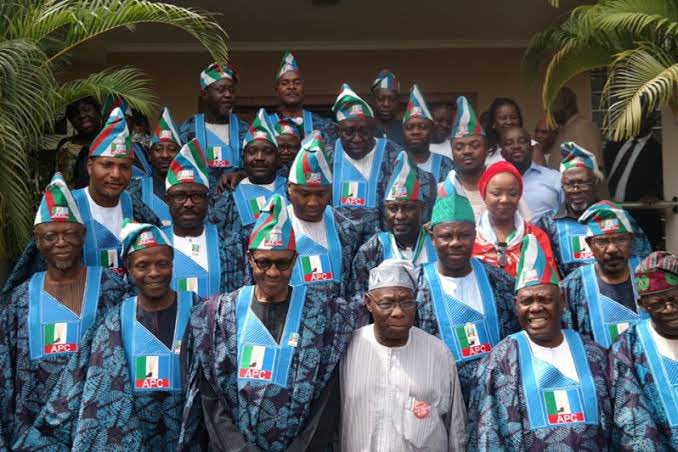 This was Buhari, Tinubu alongside other APC leaders inside egbejoda APC cloth seeking OBJ's endorsement for Buhari when he was running for president. Now he openly supports Peter Obi they open their mouth to say it is worthless. Indeed jungle don mature.

#ObiDatti2023 #Obidients