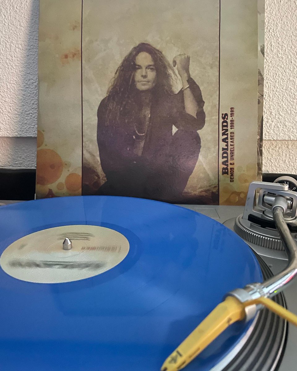 greetzMike's tweet photo. De muzikale dagstart van vandaag is Badlands- Demos & Unreleased 1988-1989 (blue vinyl) (2021).
Loudworks LW0110. Printed in Europe.
#Badlandsband #hardrock #bluesrock #jakeelee #raygillen #ericsinger #gregchaisson #vinyl #vinylrecords #vinylcollection https://t.co/WfbLDjEgQ1