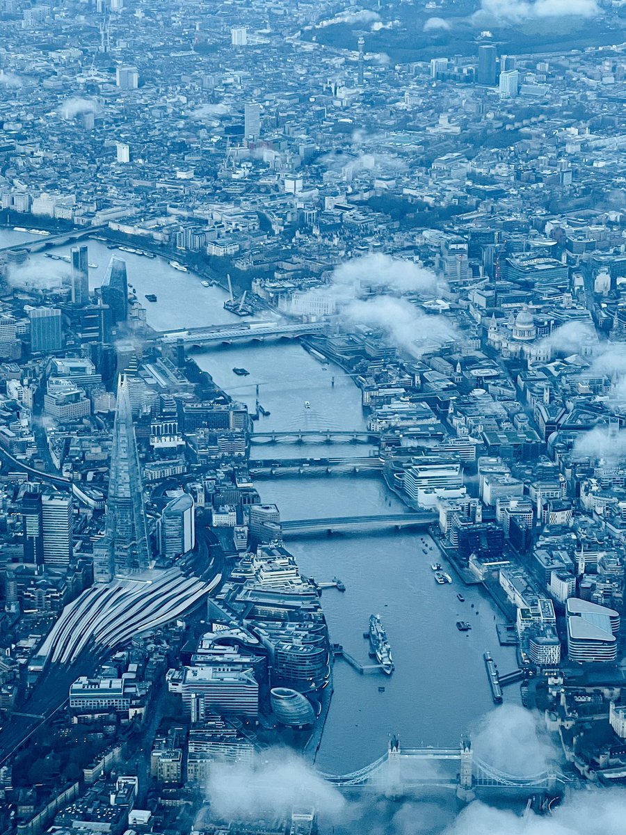 Oxford_RN's tweet photo. Great views over London this morning on route to LHR with @British_Airways 🛬 #firstflightof2023 https://t.co/UyALdJfGOM