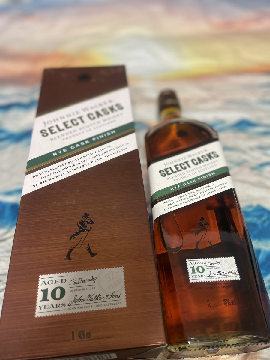 morikawawhiskey's tweet photo. スペイサイドのカーデュをキーモルトに、
ファーストフィルのアメリカンオークカスクで10年熟成させ、
その後、ライウイスキーの樽で完成
#johnniewalker
#selectcasks 46%vol https://t.co/fBbTsWABgn