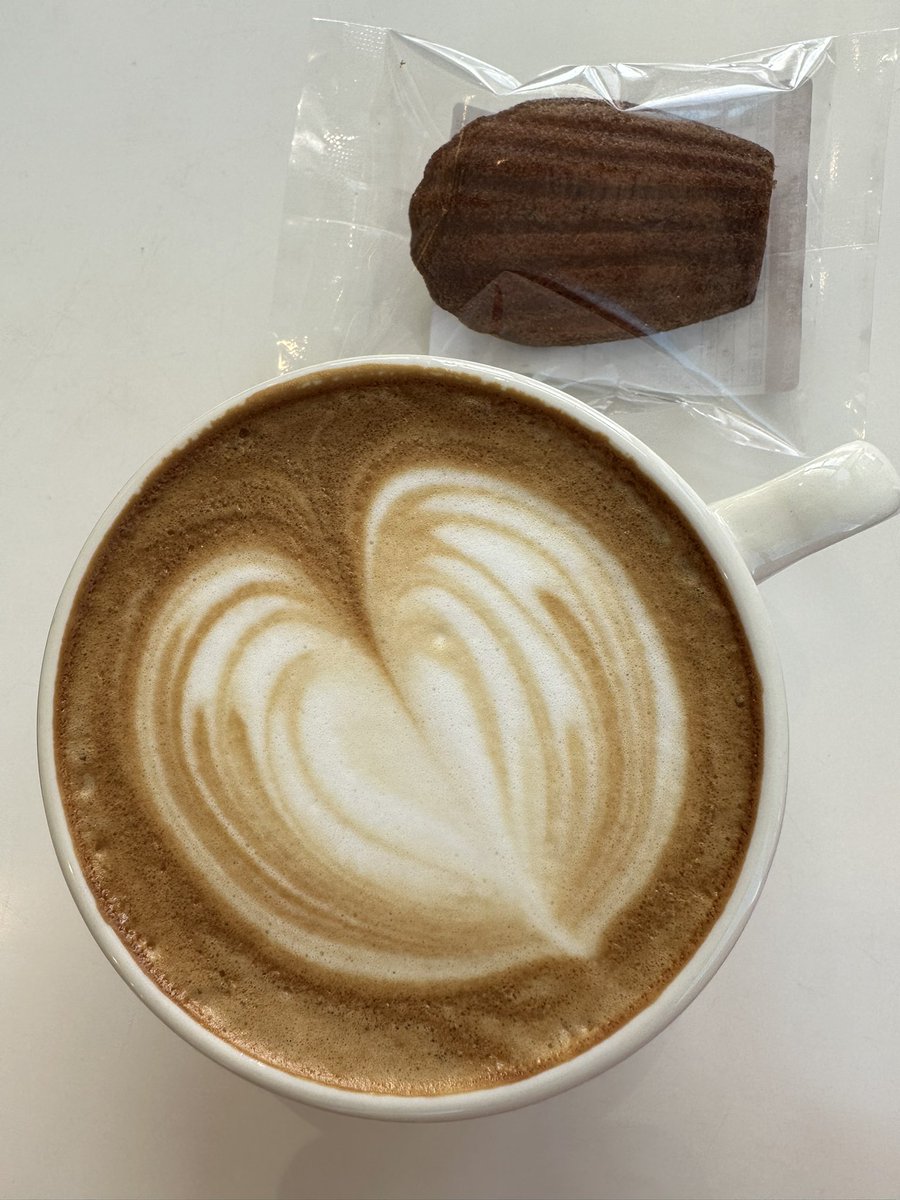 just_untitled's tweet photo. 1 of my bucket list😃

Dropped by at the Cafe de Konnect for hot chocolate, vanilla latte (recommended by the staff) &amp; earl grey madeleine during my yr end trip to Seoul. Was so cold -10c. 

The staffs were so friendly and we felt very welcome. 
#KangDaniel #cafe_de_konnect https://t.co/PZy5wVnvV2
