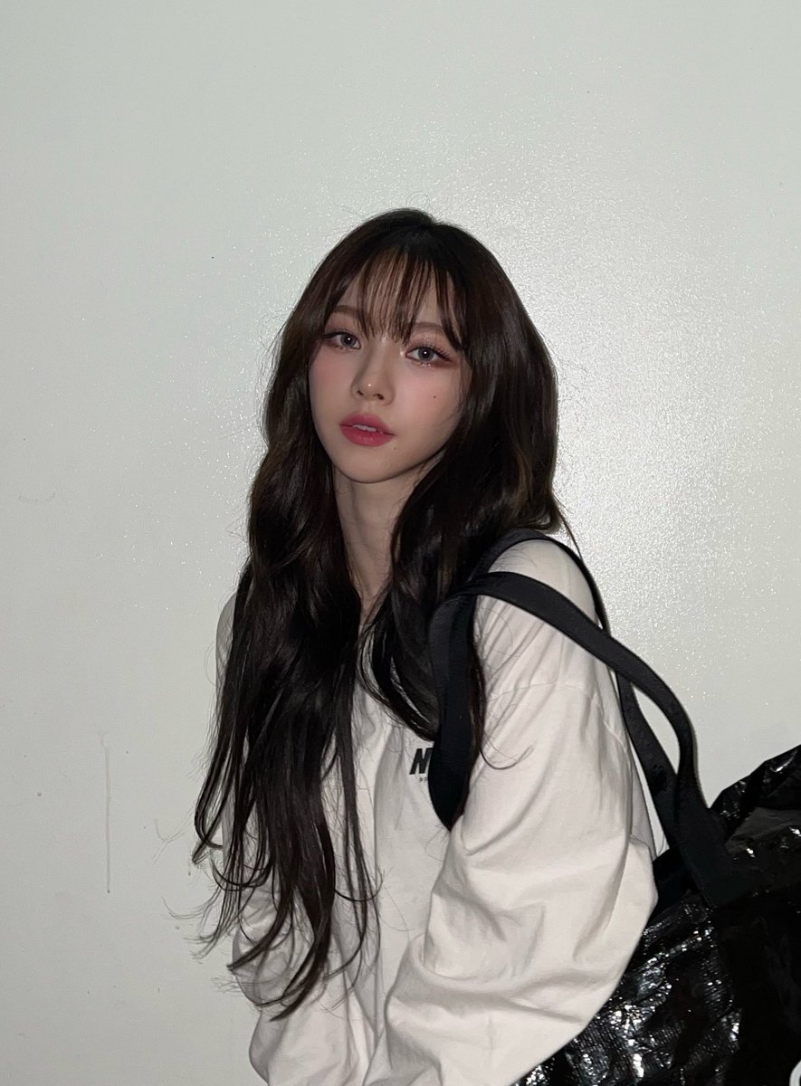 hourlykrn's tweet photo. she's so fine https://t.co/Co7zcYErUk