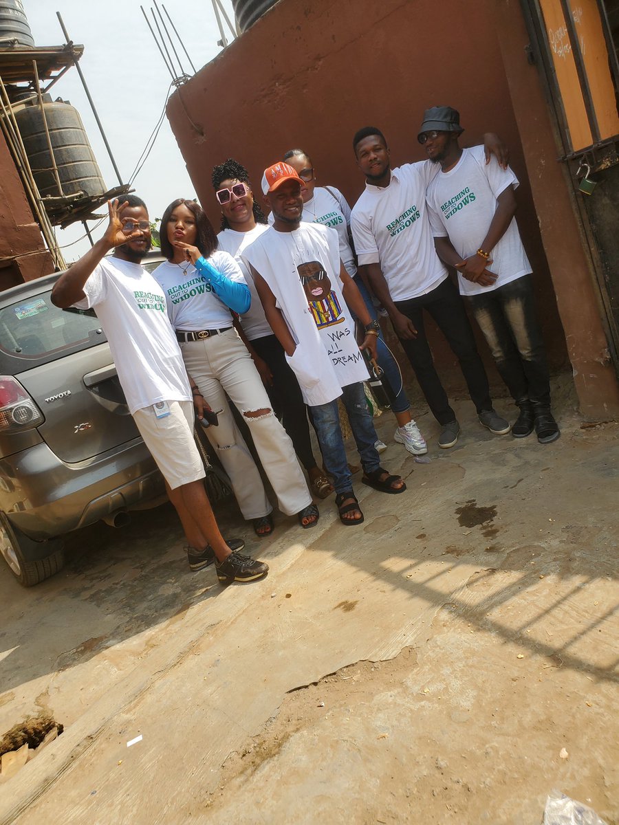 ComradeModulus's tweet photo. December last month for my birthday 
With the help of my team I was able to reach out to 12 widows with 10k each… I am so pleased I was able to do this. https://t.co/TnYIH7xpOS