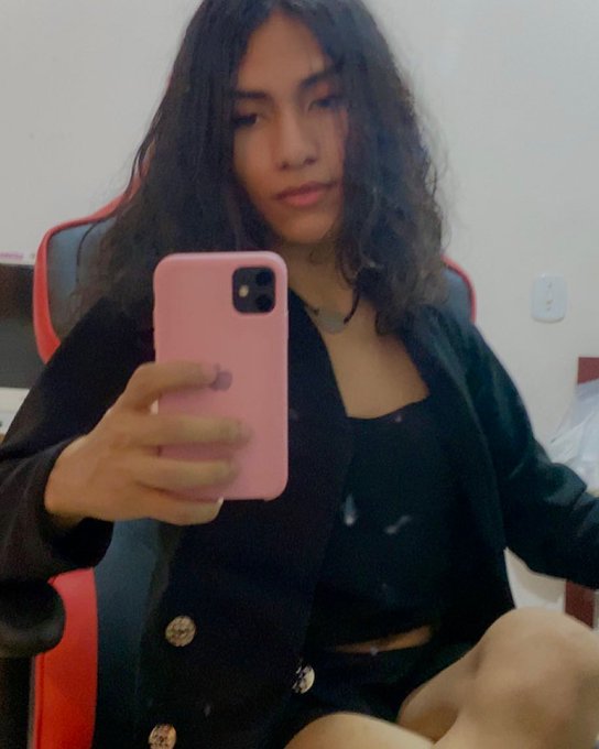 Did you like my outfit?  she looks so pretty in my pretty little princess body.🥳 https://t.co/ALMijL