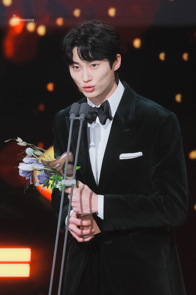 221231 KBS 연기대상 수상

신인상 수상 축하해 🫧💕

#변우석 #byeonwooseok