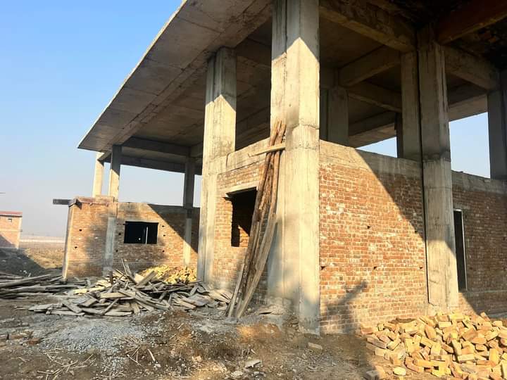governor_ghulam's tweet photo. گورنر خیبر پختونخوا حاجی غلام علی کی باچا خان یونیورسٹی چارسدہ میں نیو کیمپس کا دورہ۔ مختلف ترقیاتی اور تعمیراتی کاموں کا جائزہ لیا اور احکامات جاری کئے۔
#سازشیوں_سے_نجات_کا_سال #NewYear2023 #Governor #ghula #ghulam_ali https://t.co/jd7RhWJU5o