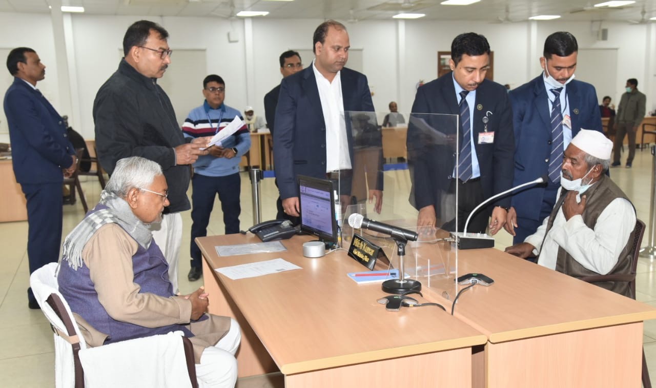 बेटे को गुंडों ने मार डाला, पिता ने CM नीतीश के जनता दरबार में आरोपियों पर कार्रवाई की गुहार - Son killed by goons, father pleads for action against accused in CM Nitish's public court