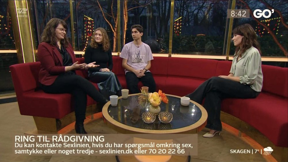 I 2023 bliver seksualundervisning endelig obligatorisk på gymnasierne og den vigtige snak om samtykke bliver el del af skoleskemaet 👏🏼
Vi skyder året i gang med <a href="/gymnasieelever_/">Danske Gymnasieelevers Sammenslutning (DGS)</a>, som har kæmpet hårdt for dette i det forgangne år ✊🏼<a href="/gotv2dk/">go.tv2.dk</a> #dkpol #samtykke