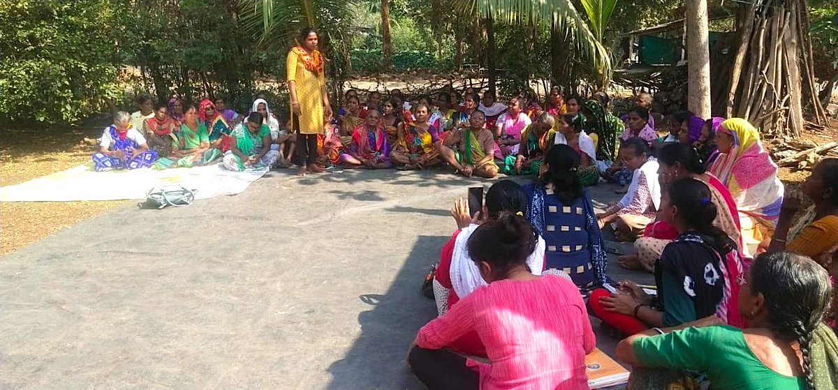 sndeep's tweet photo. Block level leaders of the #EkalNari Manch from Dharmapur (Valsad) and Khergam (Navsari) blocks of #Gujarat meet to discuss and plan their way ahead for 2023 #womensshare #ActWithHer #ekalnarimanch #singlewomen https://t.co/BdWJtxcPTE