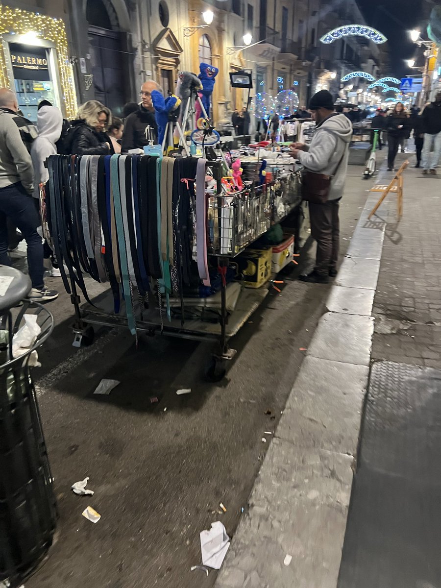 aldo_ingo's tweet photo. Il Souq di a Palermo, via maqueda https://t.co/I2mQZHDUTc