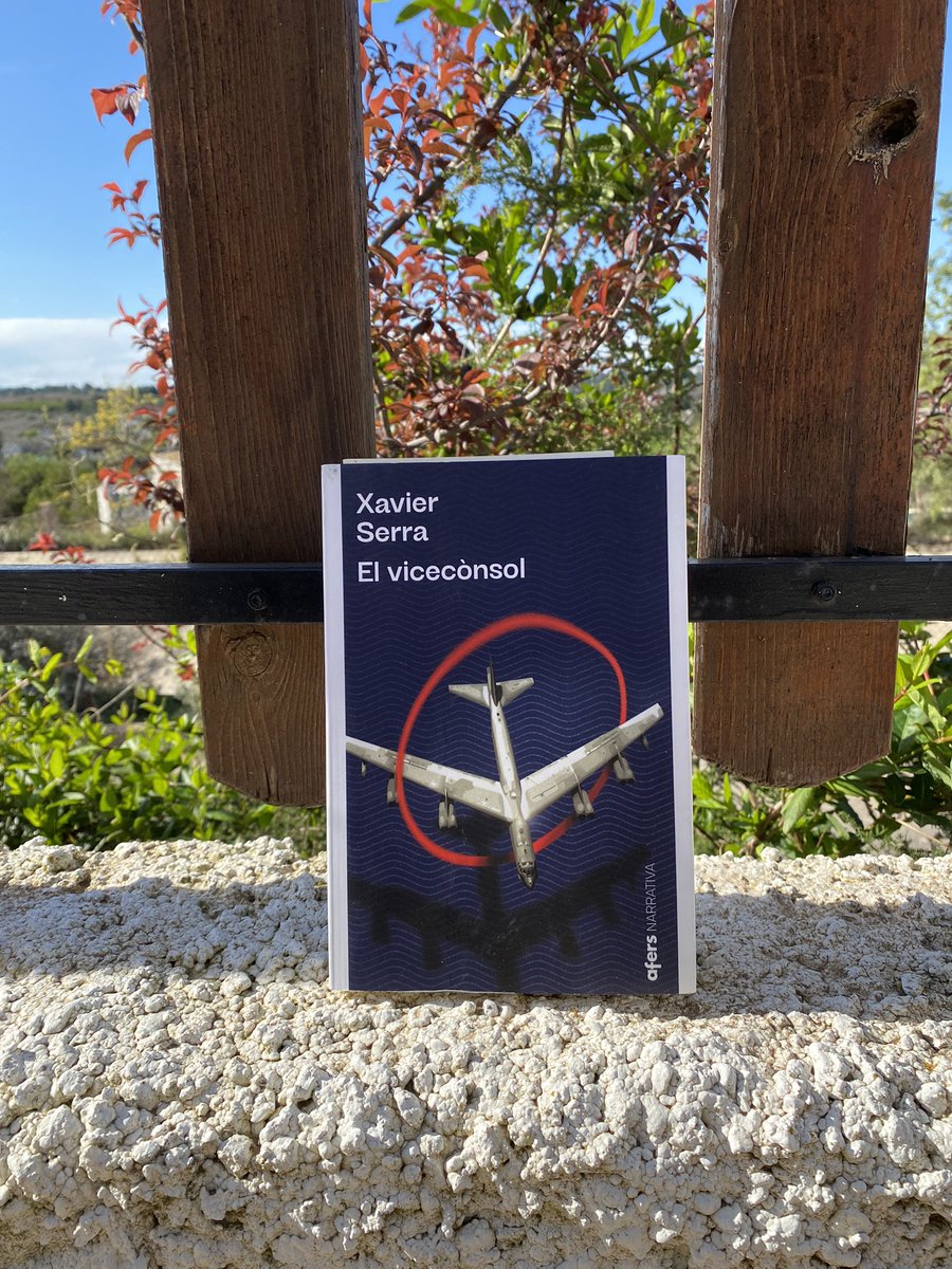 RicardChulia's tweet photo. Un llibre imprescindible de la nova col·lecció de narrativa de no-ficció d’@editorialafers. Però què feu que no l’heu llegit encara? #Lectures2022 https://t.co/gWDxQgckCF