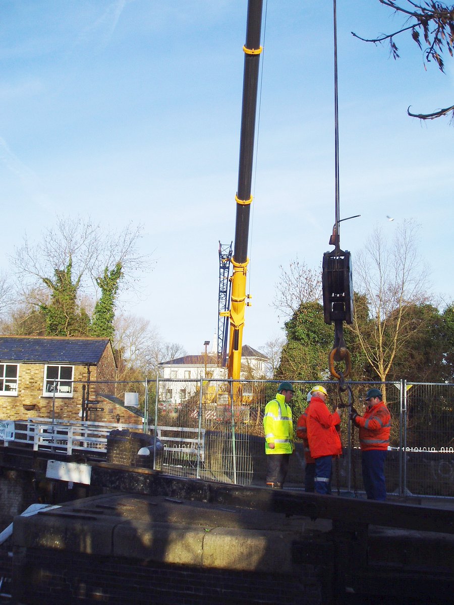 retired_tom's tweet photo. From my archives

#January 2007

#CanalRiverTrust #GrandUnionCanal 
#Stoppage #Lock81 #Batchworth #Rickmansworth 

#Canals &amp; #Waterways can provide #Peace &amp; #calm
for your own #Wellbeing #Lifesbetterbywater https://t.co/uU7l2XJ35C