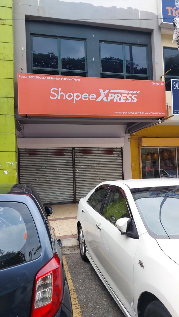 ShanDeKash's tweet photo. Dear @ShopeeMY , please clarify why all Kepong and Segambut Shopee Express are closed for more than a week. Our parcel cannot be drop and all our orders are cancelled due to this issue ! https://t.co/3hizwdl1s2