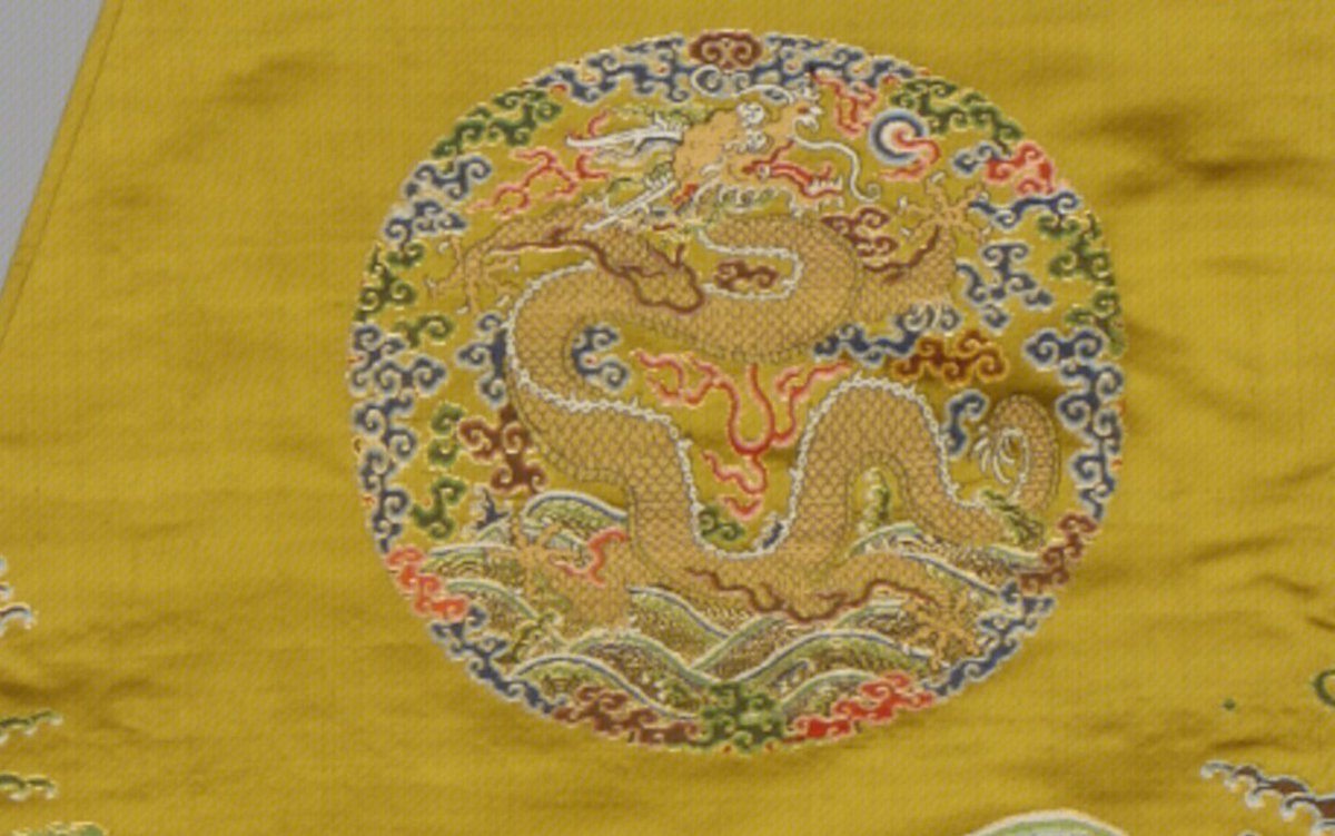 瓷器与织绣上的明清龙纹对比