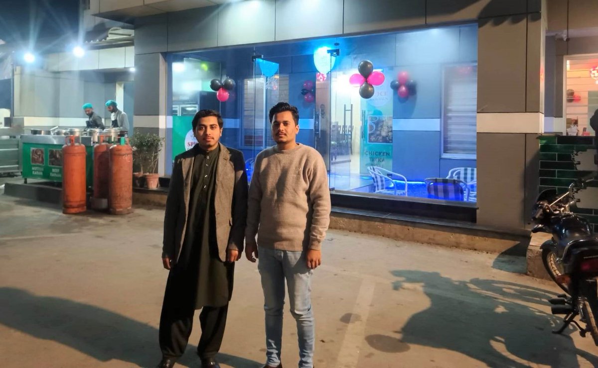 raza_shahzad6's tweet image. The #Firstdinner of the #NewYear2023 🥂🍽️😀! Grateful to Allah, every year you live
🎆🎡