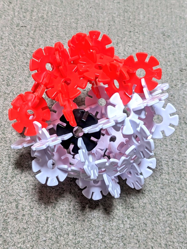 SIMNA_Cam's tweet photo. 甥っ子が遊ぶ横でモンスターボール各種作るおじさんしてました😇
#GESTER #ジスター https://t.co/hwfNq9tVQd