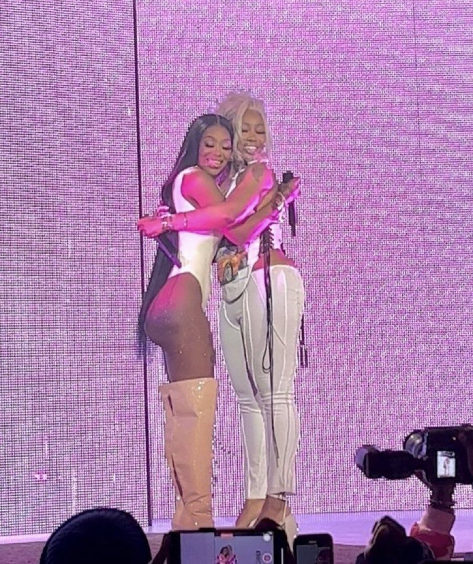 galactamelanin's tweet photo. summer x sza 🫧 https://t.co/Zw4yh5IFZN