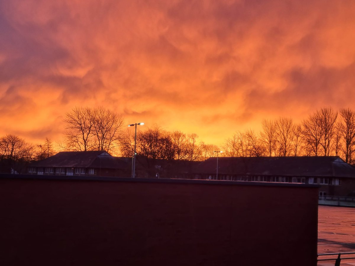 UniOfHull's tweet photo. We're ready to rise to the occasion in 2023! 🌅

Let's make this year one to remember 🎉

📸  Craig Burtenshaw &amp; Jane Dawson https://t.co/3P61LAoKAq