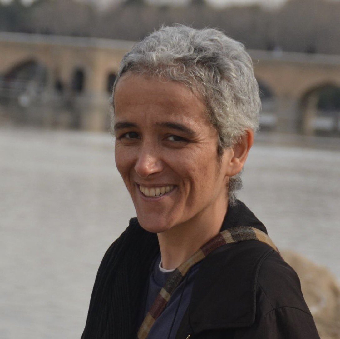 #Iran:
Dit is #Sanam_Kazeroni (49), de auteur en manager van het zeldzame boekenkanaal uit Isfahan.
Ze werd afgelopen november gearresteerd tijdens #IranProtests.
Ze heeft niemand om haar situatie in de gaten te houden.
Tot nu toe is er geen info over haar lot.
Wees svp haar stem