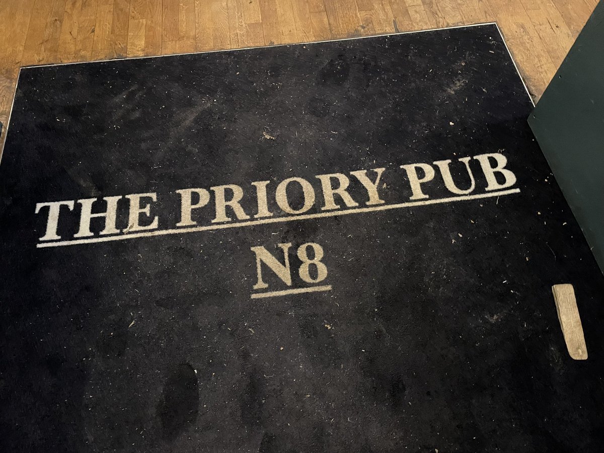 wdffc8's tweet image. Went here after the darts. No beer, no atmosphere. Who’d have guessed it