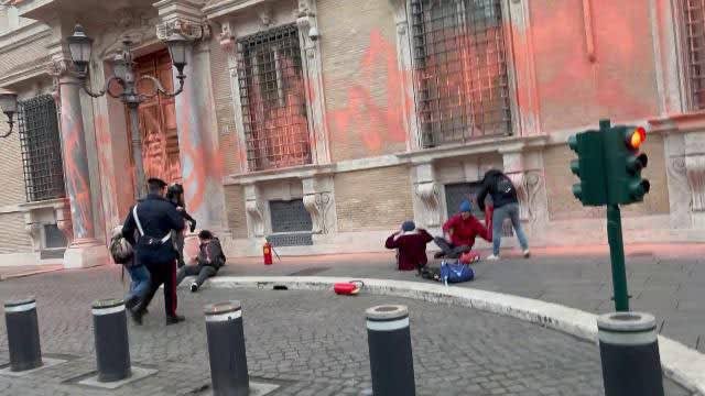 Matteo Renzi tweet media