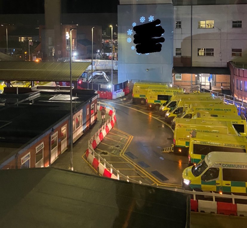 embradders_'s tweet photo. How many ambulances can you spot? 

29hr wait in A&amp;E. 40 to clerk in AMU when I arrived last night.

The NHS is on its knees #NHSStrikes @RishiSunak @SteveBarclay https://t.co/aLL5z0inlB