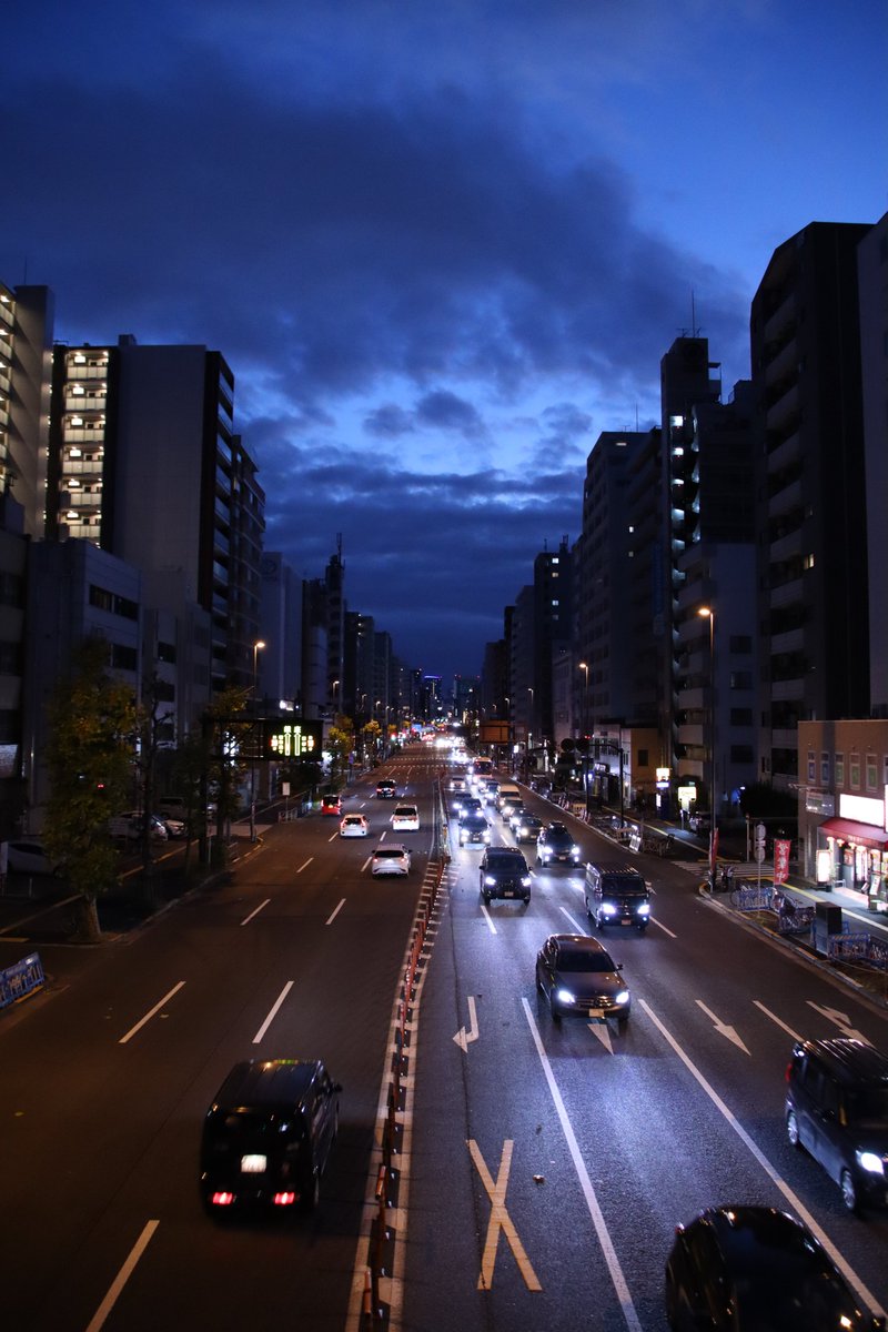 infoweb365days's tweet photo. #歩道橋から
#KissM2 #B028
17:06
至 上野方面
今日も車はやや多いですが
渋滞と言う程では無く流れています https://t.co/C2ZT7Ih7FW