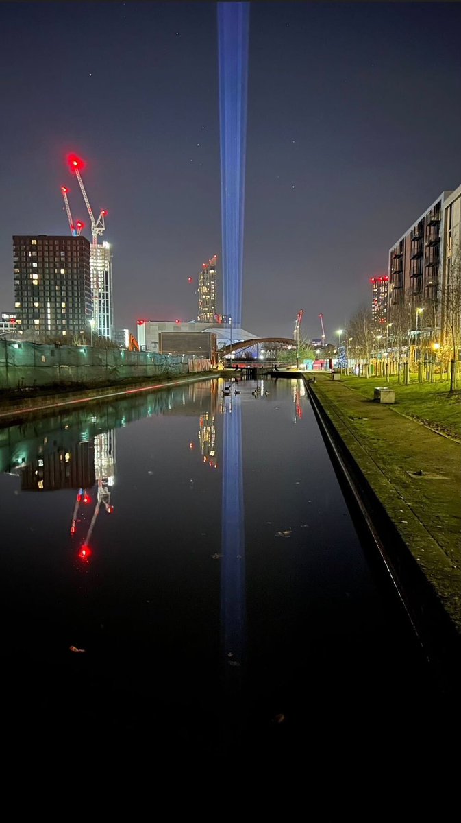 McrFinest's tweet image. Last night ‘First Breath’ launched at @factoryintl - a mesmerising installation that shoots powerful beams of light up high above the city’s skyline and slowly pulses to represent the moment that a baby takes its first gasp of air in Greater Manchester.