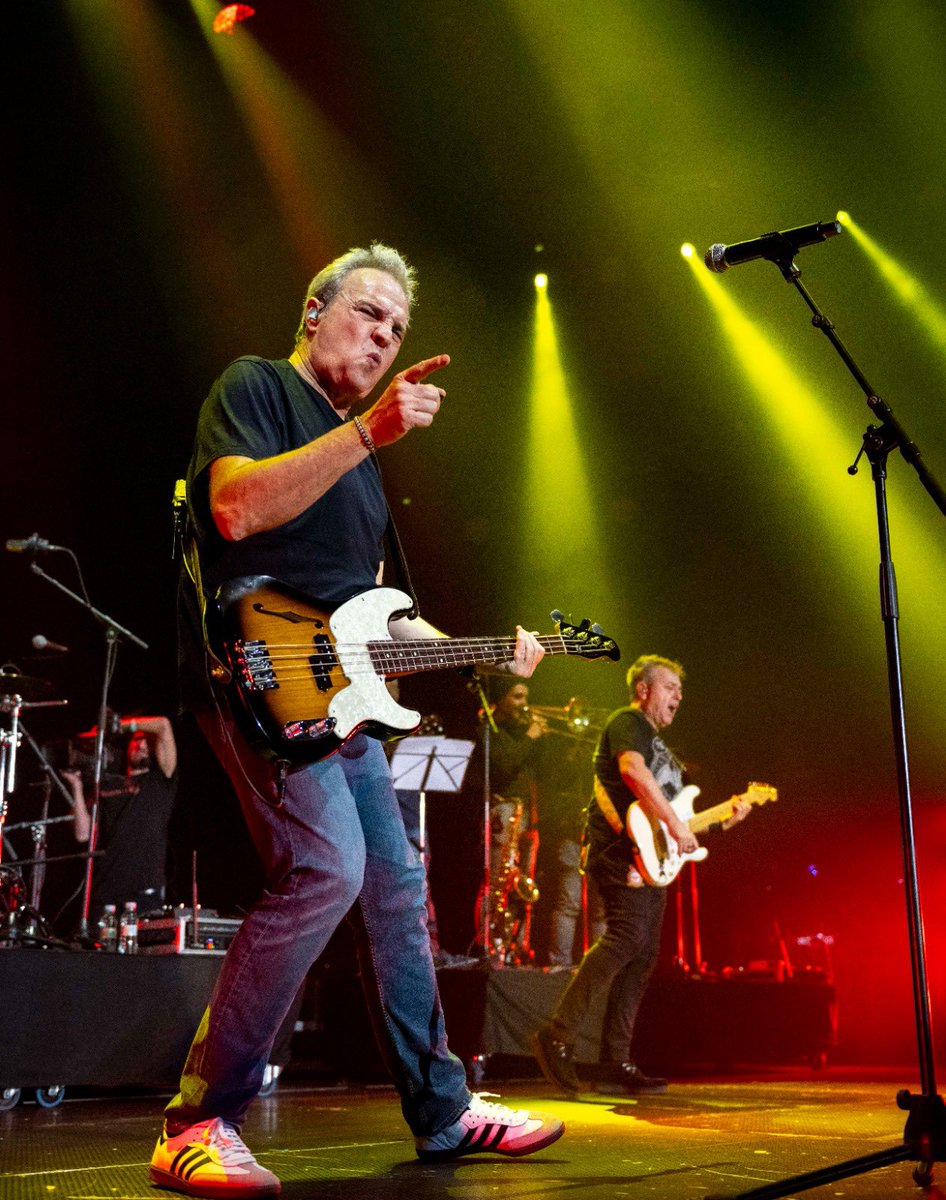 Os deseo un 2023 absolutamente acojonante y que lo podamos compartir. Que todo cambie para bien y que no nos falte salud, amor y felicidad.❤️❤️❤️