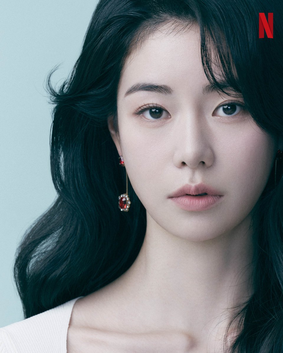 netflixth's tweet photo. พักจากโหมดล้างแค้น 
แว็บมาดูภาพ Glam จากนักแสดง ‘The Glory’ ซักหน่อย
เห็นในจอแก้แค้นกันไม่มีเมตตา นอกจอก็ยังเท่ มาดดี ไม่ปราณีใคร ทีมดูภาค 1 จบแล้ว อาการมันเป็นยังไง ค้างคาใจแค่ไหน ว่ามาครับ 🔥

ป.ล. ‘The Glory’ ภาค 2 เข้าเดือนมีนาคมนี้ อดใจรอกันก่อนน้า

#TheGlory #NetflixTH https://t.co/7elAFoQ2xj