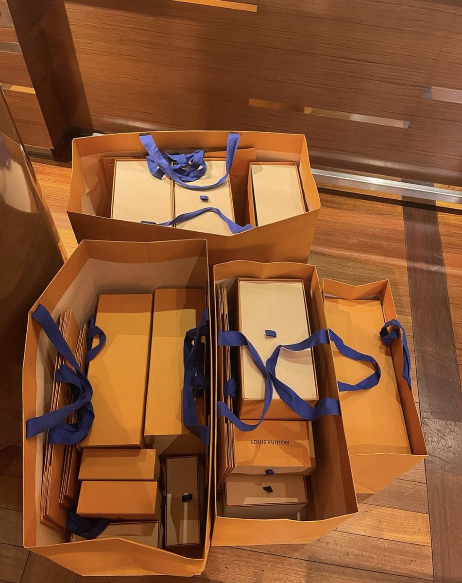 dw25636's tweet photo. 在新的一年里对自己好一点，想要的都能拥有☺️☺️☺️ https://t.co/BnhP2UDU17