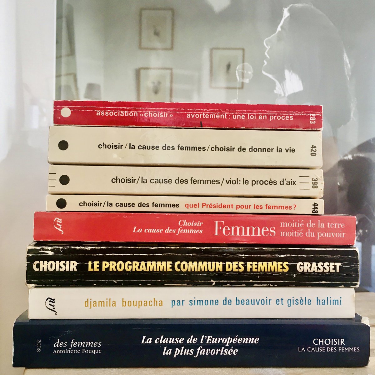 Bonne année 2023 à nos amies féministes et à nos alliés ! Aller à la rencontre des militantes UE, interroger les lois, proposer des avancées législatives : en 2023, ns poursuivrons le travail qui est le nôtre depuis 1971 et notre création par Simone de Beauvoir et Gisèle Halimi.