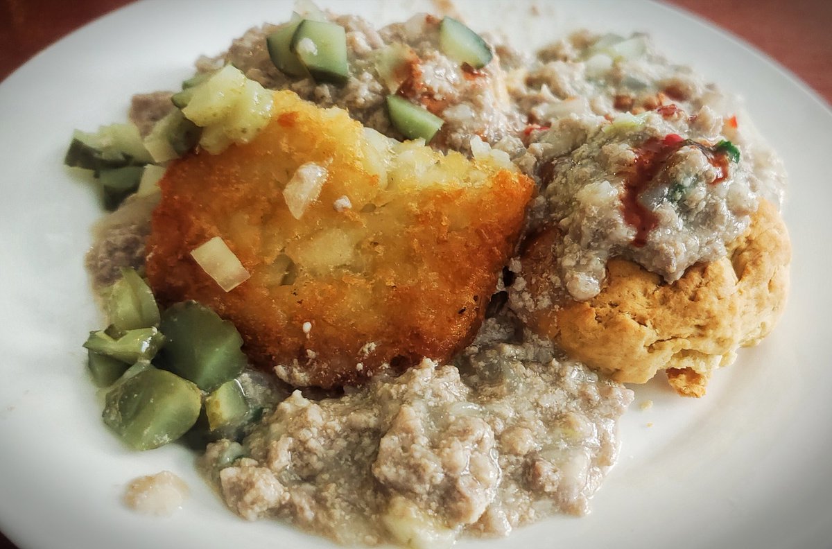 BounceBackOn2's tweet photo. Homemade SoS Biscuits, Gravy, Hashbrowns, Onions, Dill Pickle, & Ground beef. #ichef #GiJoeMeal
😋 Yummy! 😁🔥🤌🥂💯🧀🫡😋 https://t.co/PLZJMcs5Fv