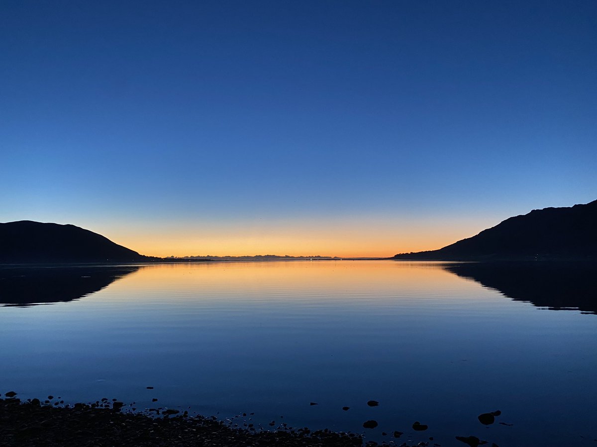 ohaganmike's tweet photo. Some sunrise. Hard to describe. @CarlingfordIRE https://t.co/gmBbwXoLJz