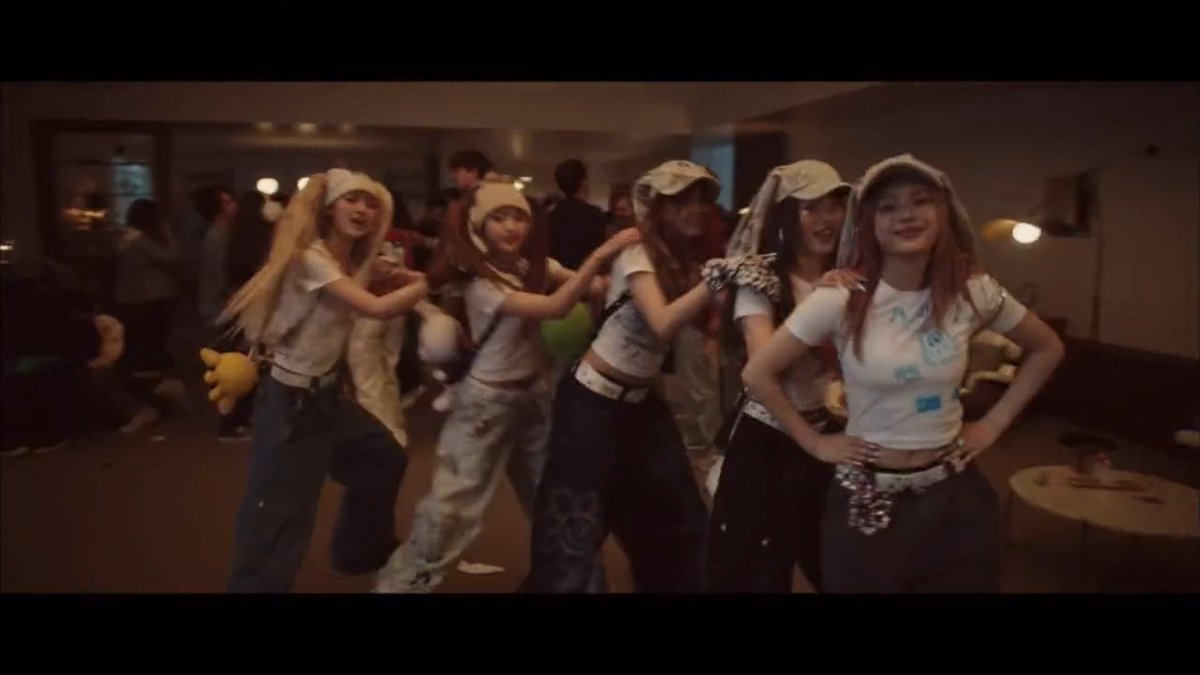 kpop mvs 📂 on Twitter: "OMG - NewJeans"