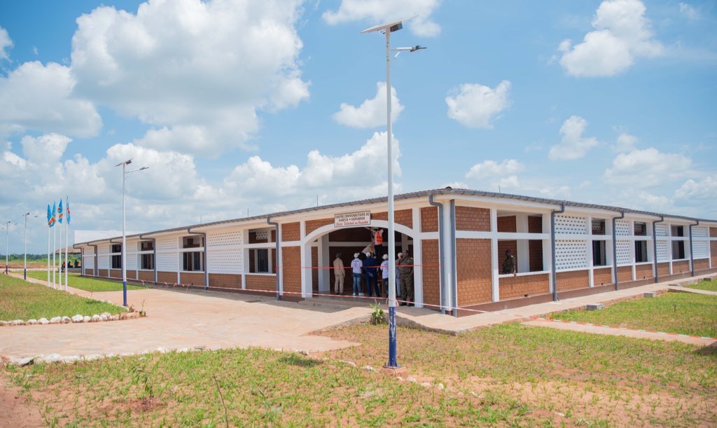 midimu_cd's tweet photo. ⚠️ #LePoint | #KasaiOriental : Suite à un changement de dernière minute, le Centre communautaire de Kabeya-Kamwanga dénommé « Étienne Tshisekedi » sera inauguré ce 2 janvier par le Chef de l’État @fatshi13. https://t.co/4N6M60KKW0