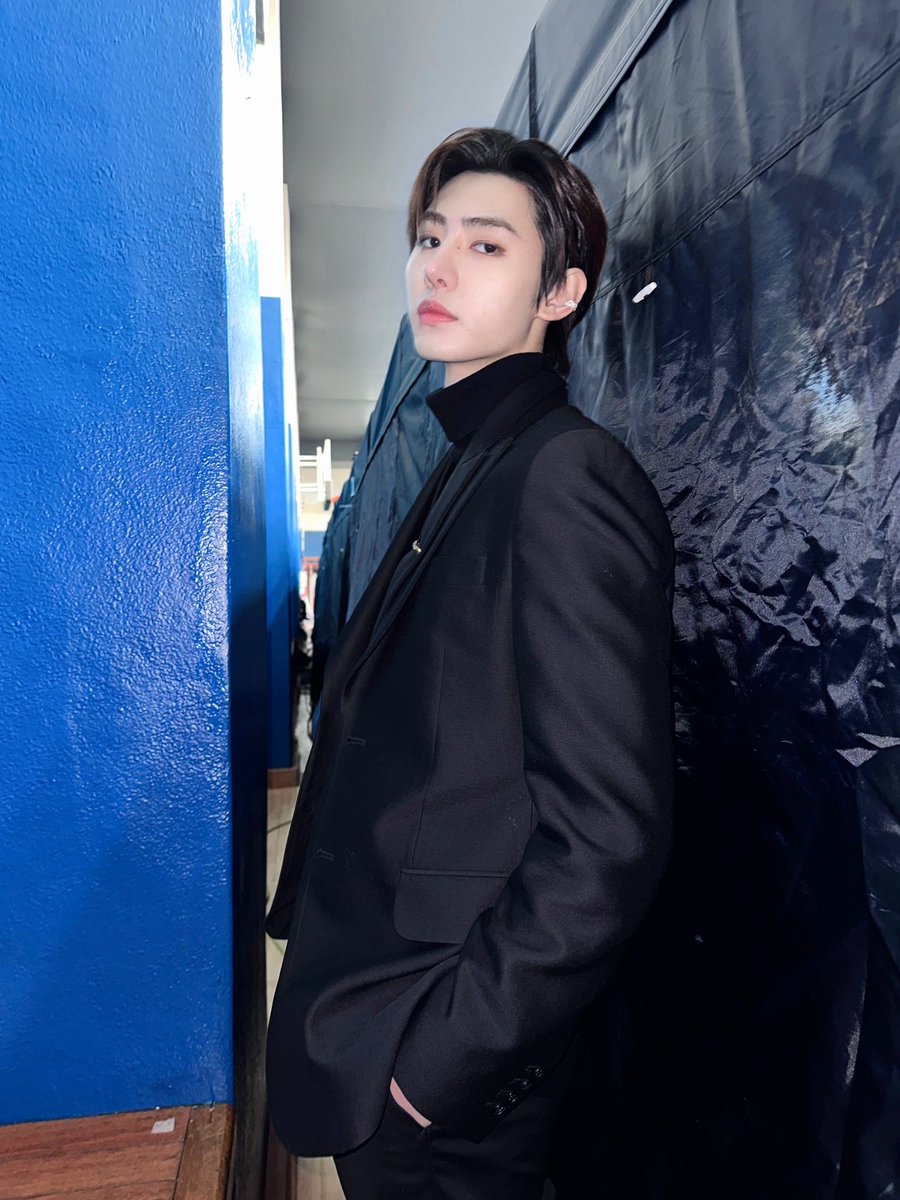 ENGENEs!! Thank you for being with us this 2022! ENGENEs have a happy new year 🎊  Let the year 2023 be a happier year~!!