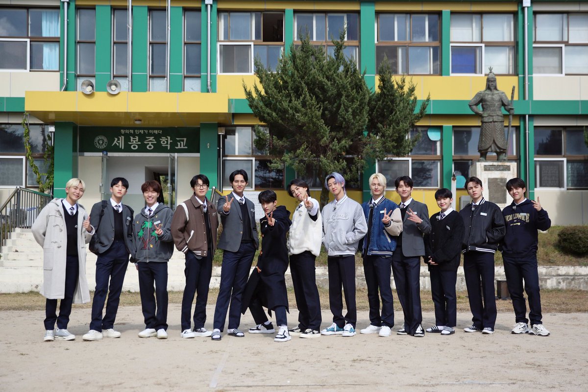 going_svt's tweet photo. I Know &amp; I Don't Know #1:

#1 highest 24h views ever
#1 highest first week views ever
#1 trending in 🇰🇷 for the 1rst time
#3 worldwide trending for the 1rst time
4 days trending in Korea
+31h trending top 10 Worldwide
+55h trending worldwide

#GOING_SVT #세븐틴 @pledis_17 https://t.co/QlSzOyX9ux