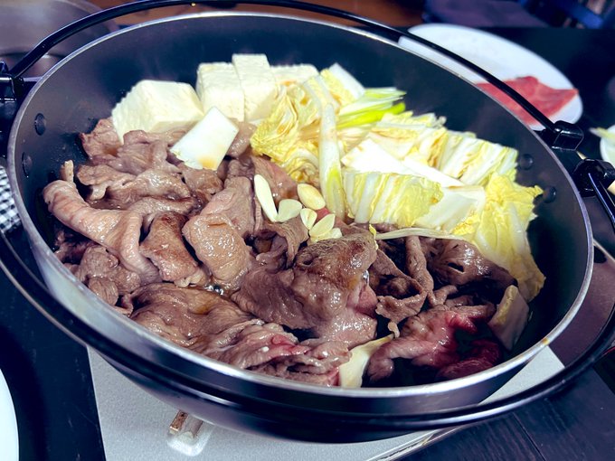 コイツ毎日宴会してんな 