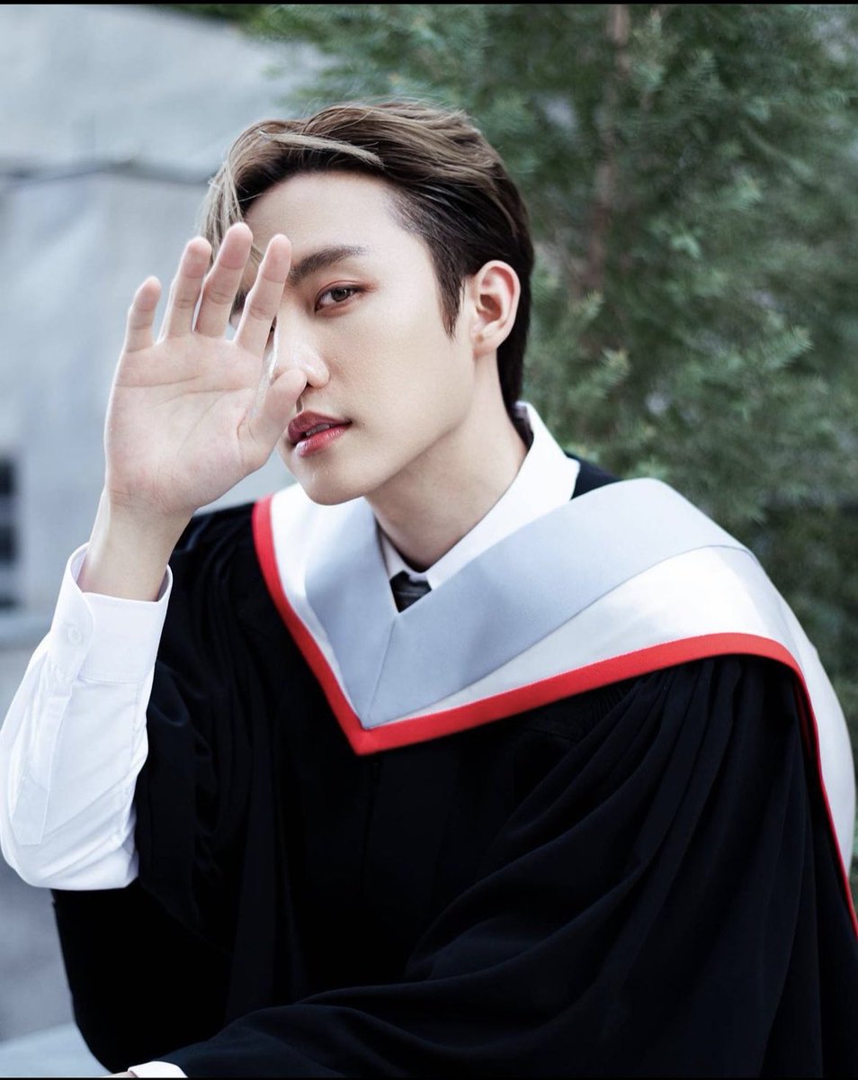 siwatarchive's tweet photo. more grad pics !!! 

cr. siwat_photo
#MSIWAT #SiwatGraduation https://t.co/G1p2FpV39g