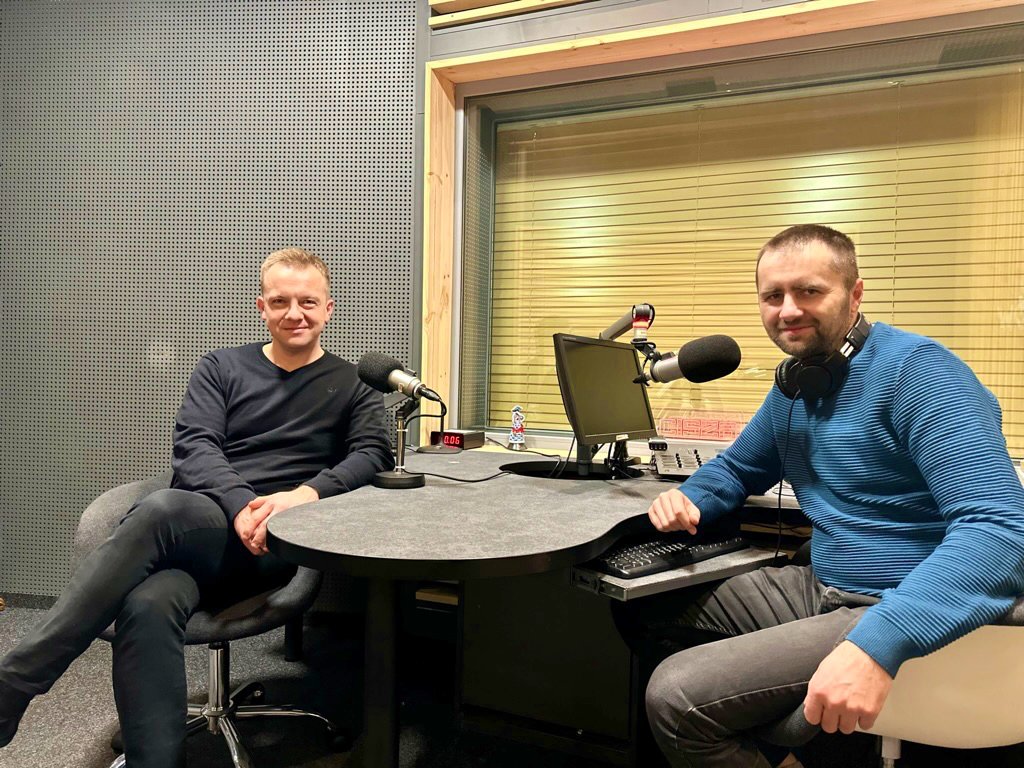 ContentHousePL's tweet photo. Dziś o 18:30 @milkowski w audycji @Kamil_Wszolek #TrendyzSieci będzie podsumowywał wydarzenia kluczowe dla #socialmedia w 2022. Nie zabraknie też prognoz na kolejne miesiące. 
Zapraszamy do @RadioKrakow https://t.co/kRFdb6qRm5